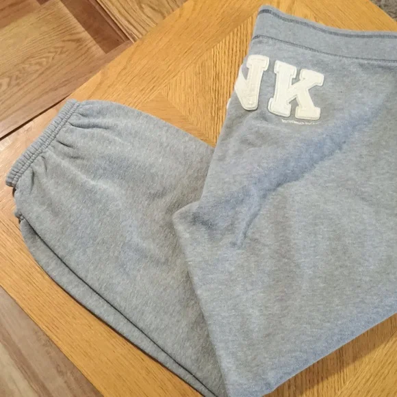 CLASSIC VINTAGE PINK VICTORIA'S SECRET SIZE MEDIUM CAPRI GRAY SWEATPANTS 💕 - Picture 4 of 8